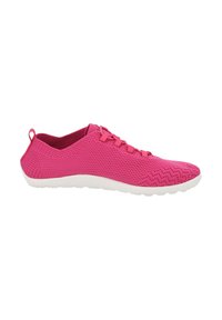 Rosa Sport-Schuh mit einem atmungsaktiven Mesh-Obermaterial, strukturiertem Oberflächenbereich und einer weißen Gummisohle. Verfügt über eine Schnürung und eine Zuglasche an der Rückseite.