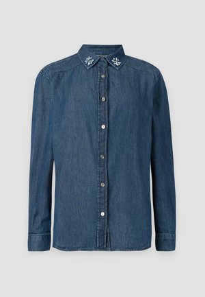 Camisa de ganga azul de manga longa com frente de botões, colarinho pontiagudo e detalhes florais bordados no colarinho.