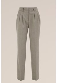 Hallid kohandatud püksid sirge säärega, millel on esipoolsed voldid, lame vöökoht ja peen tekstuuriga kangas.