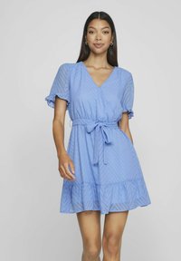 VILA KURZEN ÄRMELN TAILLENGÜRTEL - Jurk - coronet blue