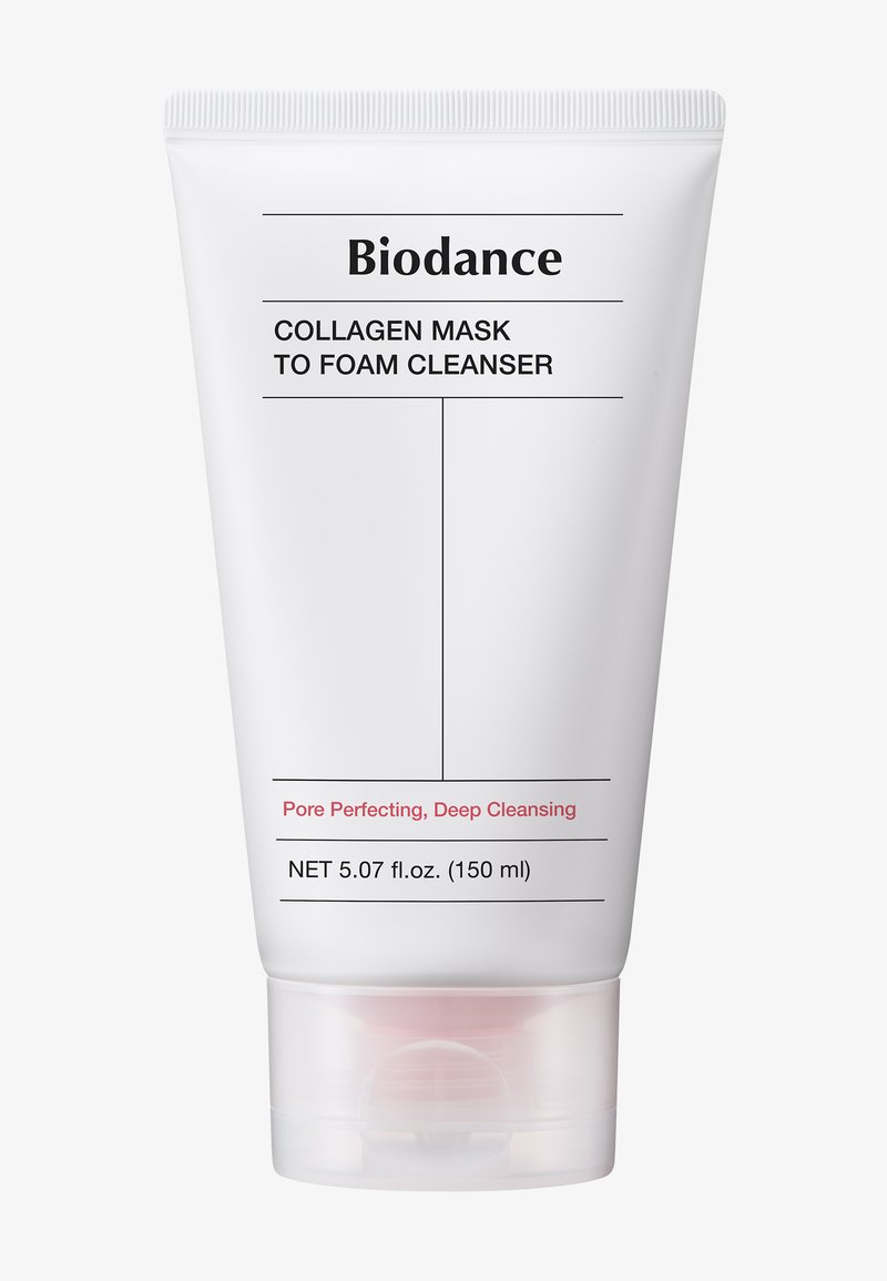 Maschera al collagene da maschera a schiuma detergente in un tubo rettangolare bianco con testo nero e un accento rosa alla base. Capacità: 150 ml.