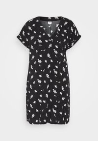 Robe noire avec un décolleté en V et des manches courtes retroussées. Elle présente un motif floral blanc, conçue en tissu léger avec une coupe décontractée.