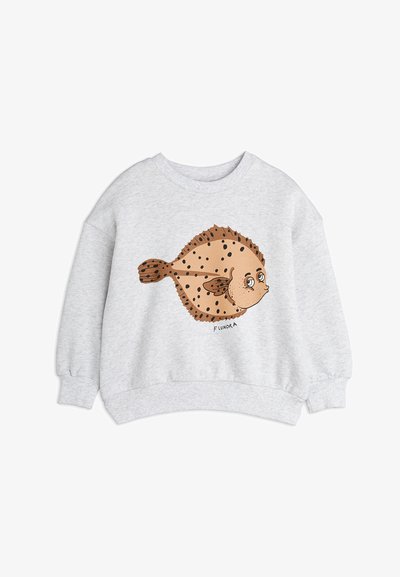 Felpa grigia in cotone con maniche lunghe. Presenta una grafica di sogliola in cartoon marrone e bianco con macchie nere e grandi occhi.