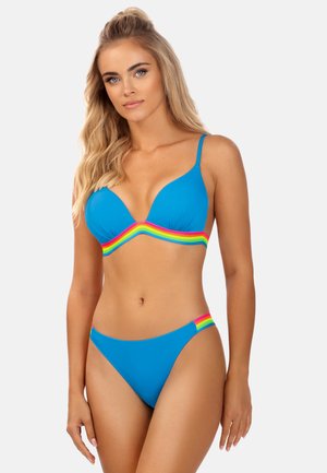 Niebieski zestaw bikini z trójkątnym biustonoszem w kolorowe poziome paski i dopasowanymi majtkami z bocznymi akcentami.