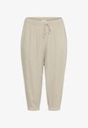 KCMILLE CAPRI - Pantalon classique - feather gray