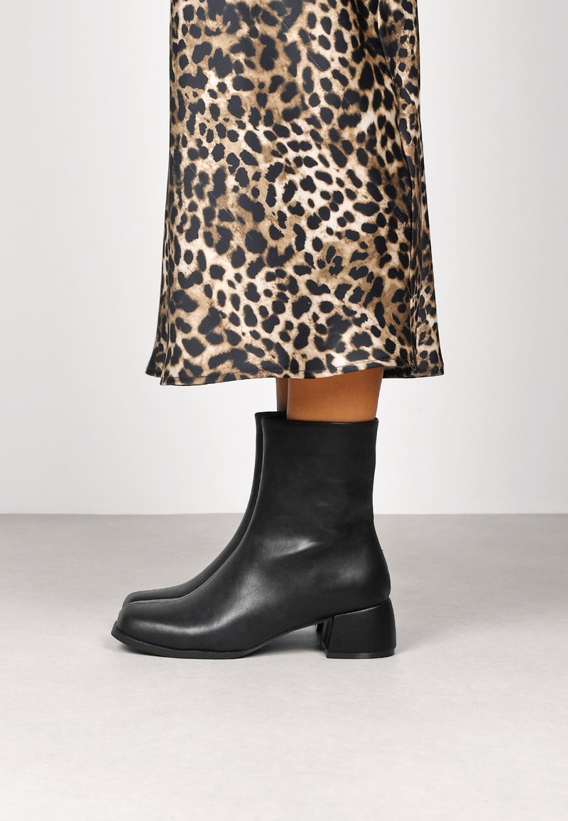 Bosanova CON CREMALLERA - Bottines - black