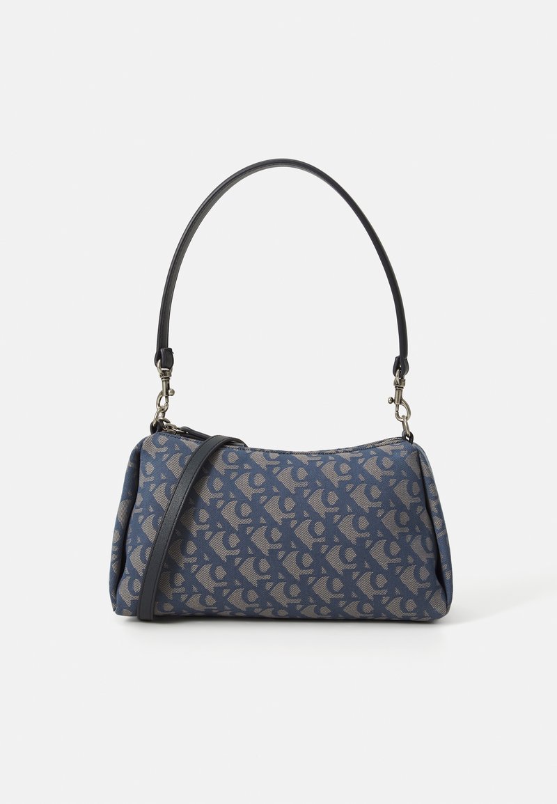 Borsa a tracolla blu con motivo, realizzata in tessuto, caratterizzata da una forma curva, una tracolla in pelle nera e un logo in una tonalità più chiara.