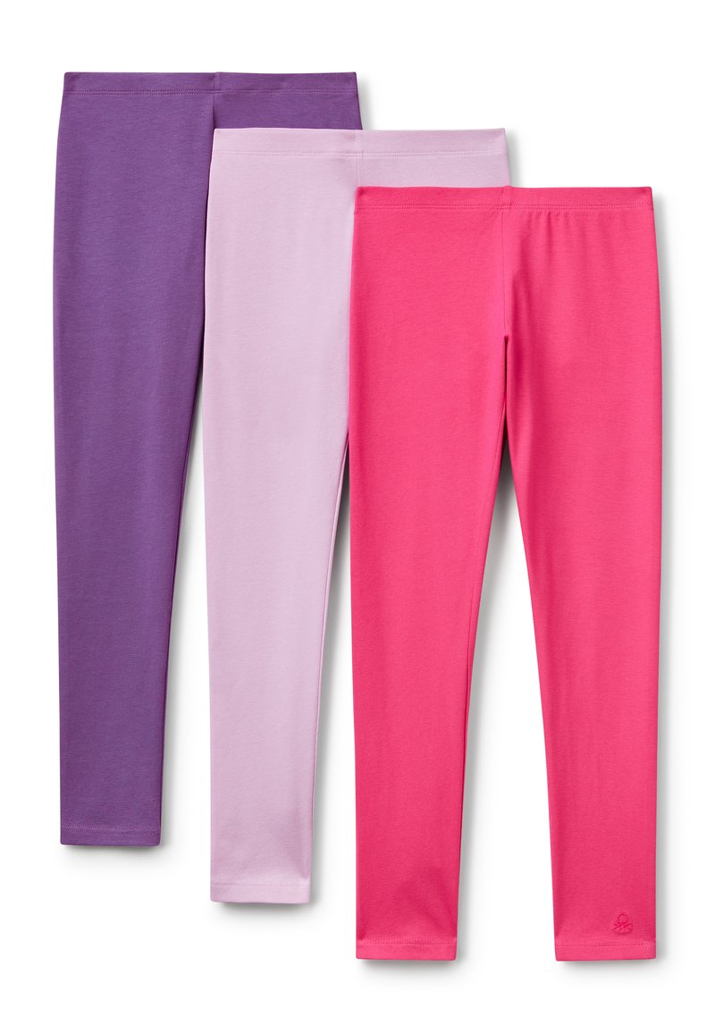 Drei Paar Kinderleggings in Lila, Hellrosa und Knallpink, die überlappend auf einem weißen Hintergrund angeordnet sind.