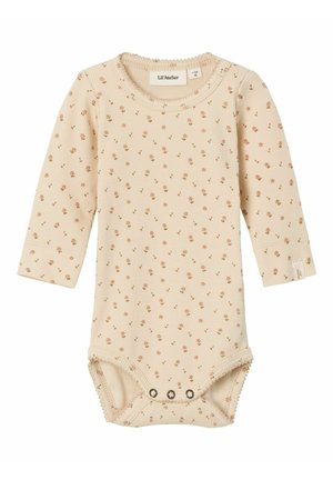 Beige babybody med långa ärmar, ribbad textur, blommönster i rosa och grönt, samt tryckknappsstängning i botten. Märkesskylt inuti kragen.
