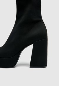 PULL&BEAR Botines de tacón - black