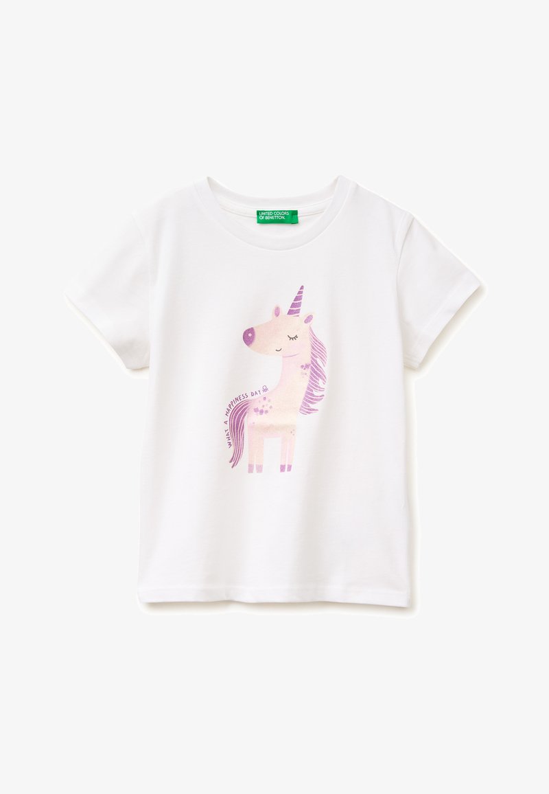 T-shirt blanc manches courtes pour enfant avec un motif licorne rose et violet et le texte "WHAT A HAPPINESS DAY" sur le devant.