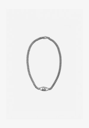 Bracciale in argento con design intrecciato, dotato di un collegamento ovale centrale, texture liscia e chiusura sicura.