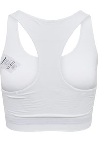 Witte racerback sportbeha zichtbaar van achteren, met een ingestikt waslabel aan de linkerkant.