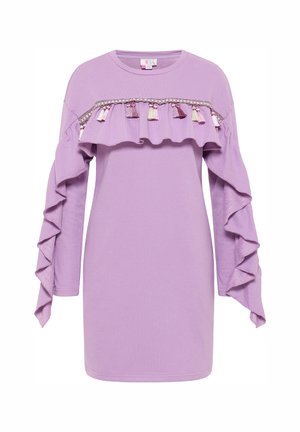 Orgonalila, hosszú ujjú ruha kerek nyakkal, réteges fodros dizájnnal és bojt díszítéssel a mellkasnál. Puha pamut anyag.