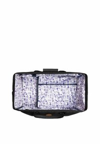 Sac de voyage noir avec un extérieur géométrique. L'intérieur est en tissu à motif violet avec divers icônes imprimées. Comprend des poches intérieures.