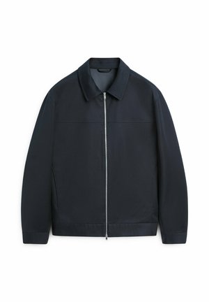 Schwarze langärmelige Jacke mit Kragen und silbernem, durchgehendem Frontreißverschluss, flach auf weißem Hintergrund ausgelegt.