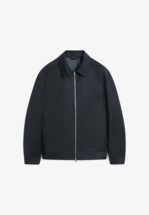 Schwarze langärmelige Jacke mit Kragen und silbernem, durchgehendem Frontreißverschluss, flach auf weißem Hintergrund ausgelegt.