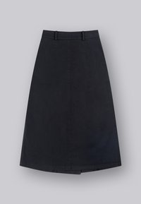 Jupe noire en forme de A en coton, avec une texture lisse, une taille avec passants de ceinture et une coupe au niveau des genoux avec des coutures discrètes.
