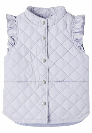 Lyse lilla quilted ærmeløs vest med volang-ærmegab og sølvtrykknapper foran, designet til et barn.