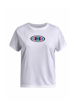 Wit T-shirt met korte mouwen met een kleurrijk ovaal logo in het midden van de borst met gestileerde letters en vormen.