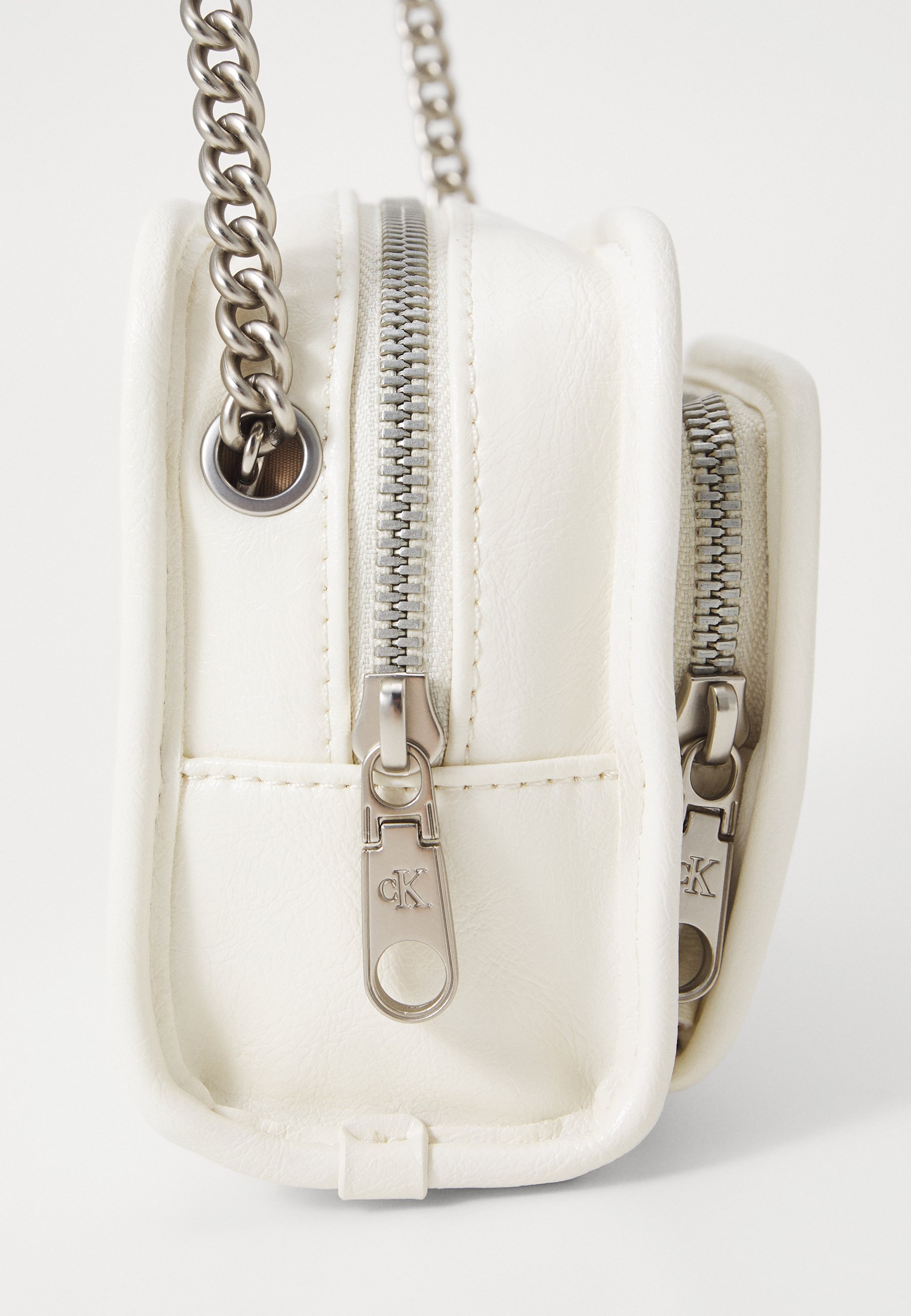 Calvin Klein Jeans UTILITY CAMERA BAG - Cross body bag