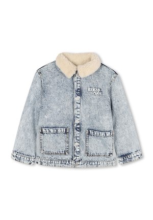 Veste en denim bleu clair lavée à l'acide avec col sherpa blanc, boutons-pression argentés, deux poches avant et logo "KENZO PARIS" sur la poitrine.
