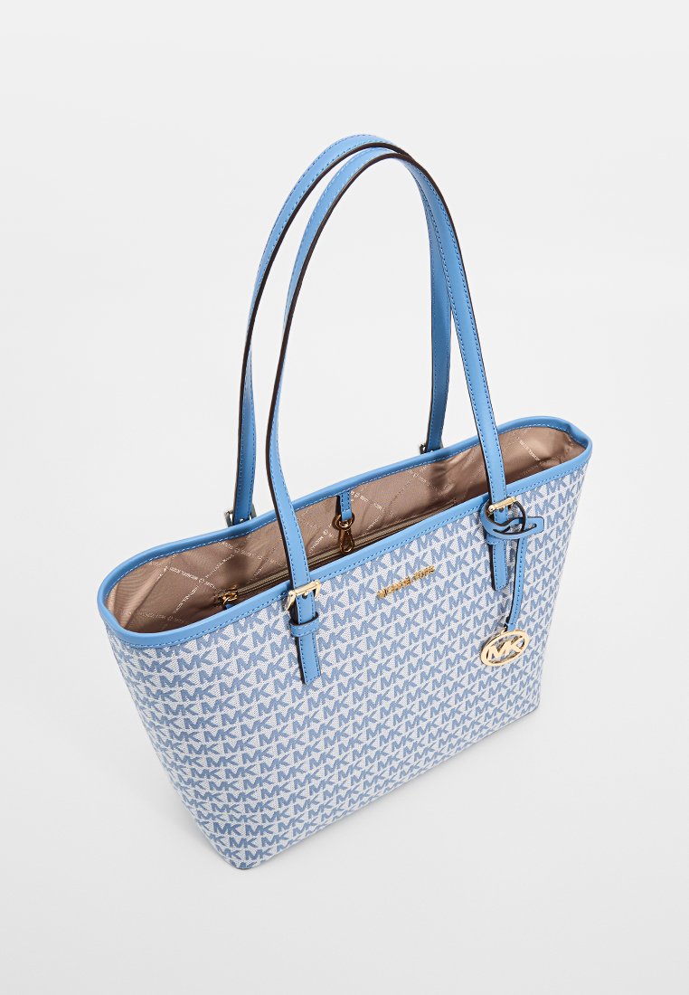Borsa tote blu, con texture e motivo logo ripetuto, hardware dorato, doppie spalline e fodera interna color beige.