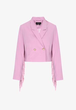 Kergest kangast lühendatud roosa bleiser kahe ridadega nööpide, kuldsete nuppude ja franjeaktsentidega varrukatel.