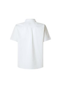 Camisa blanca de manga corta con finas rayas verticales, que presenta un cuello con puntas y un corte recto en una tela suave.