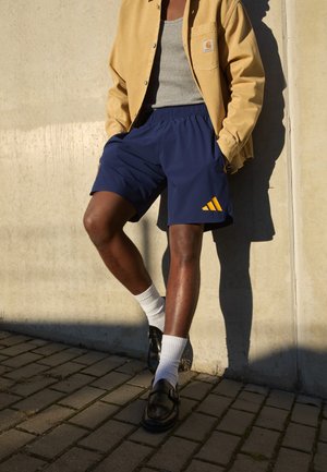 adidas Performance SPAIN FEF TIRO TRAVEL SHORTS - Valsts izlases komandas apģērbs - dark blue