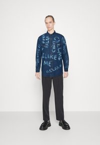 Levi's® RELAXED WESTERN - Shirt - art saves lives