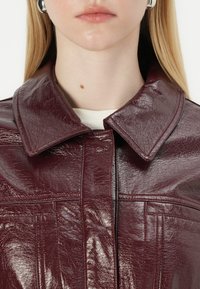 Vero Moda VMLOTTIE PEPLUM JACKET - Imitert skinnjakke - winetasting