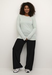 Kaffe Curve KCLIA - Langarmshirt - chalk granite green pink heart