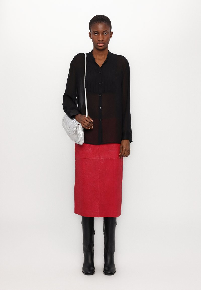 MEDA Button-down blouse black