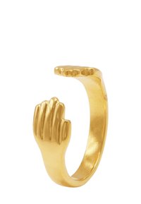 Gullfarget håndformet ring med polert overflate. Ringen har en slank ring og teksturerte fingre som viser intrikate detaljer.