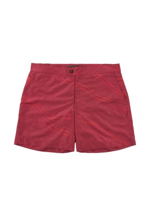 Short de bain homme rouge avec des lignes ondulées rouge foncé subtiles, bouton à l'avant et poches latérales sur fond blanc.