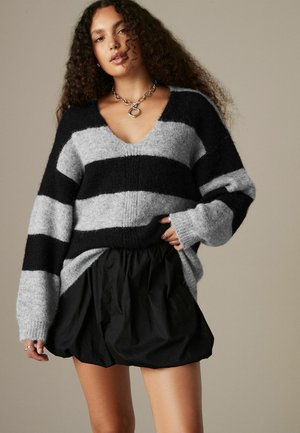 Next RELAXED FIT SOFT TOUCH V-NECK  - Džemperis - grey black stripe