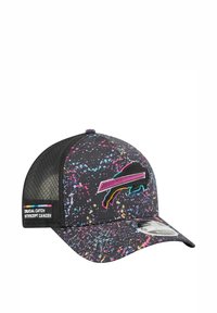 Schwarze Kappe mit buntem Spritzmuster. Verfügt über ein lebhaftes Buffalo-Logo und einen Mesh-Rücken. Enthält ein "Crucial Catch"-Etikett.