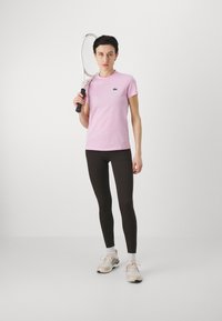 Lacoste Sport CLASSIC - Paprasti marškinėliai - gelato