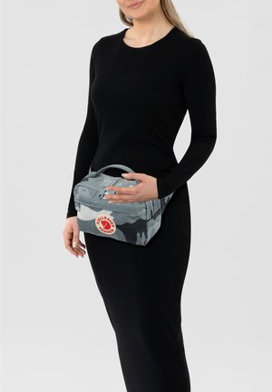 Fjällräven, KÅNKEN GRAPHICS HIP PACK UNISEX - Riñonera - nimbus blue hidden animals