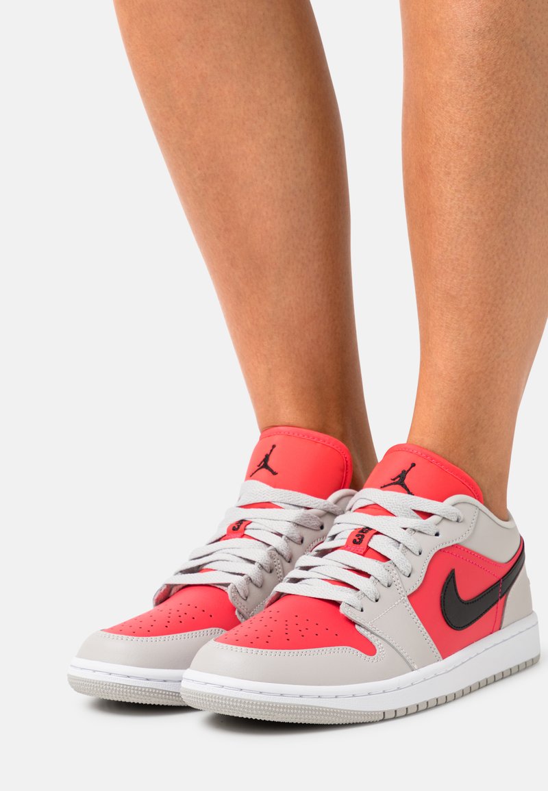 Jordan AIR JORDAN 1 - Sapatilhas - light iron ore/black/siren red