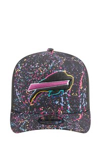 Casquette snapback noire avec un motif de éclaboussures colorées et un logo brodé d'un buffle avec des accents en turquoise, rose et jaune.