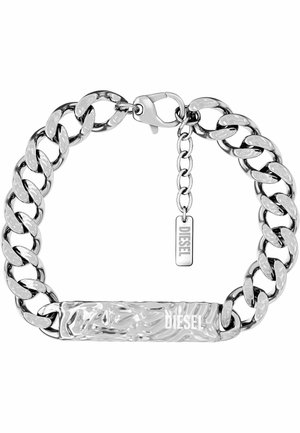 Silbernes klobiges Gliederarmband mit gehämmerter Metallplatte und graviertem "DIESEL"-Logo, gesichert durch einen Karabinerverschluss mit verstellbarer Kette.