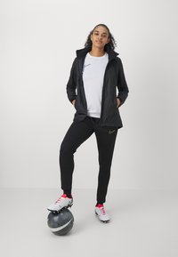 Nike Performance ACADEMY PANTS - Treningo apatinė dalis - black/metallic gold