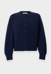 Tumši zils adīts kardigāns ar apaļu kakla izgriezumu, garām piedurknēm, ribotām aprocēm un apakšmalu, kā arī septiņām pogām priekšpusē.