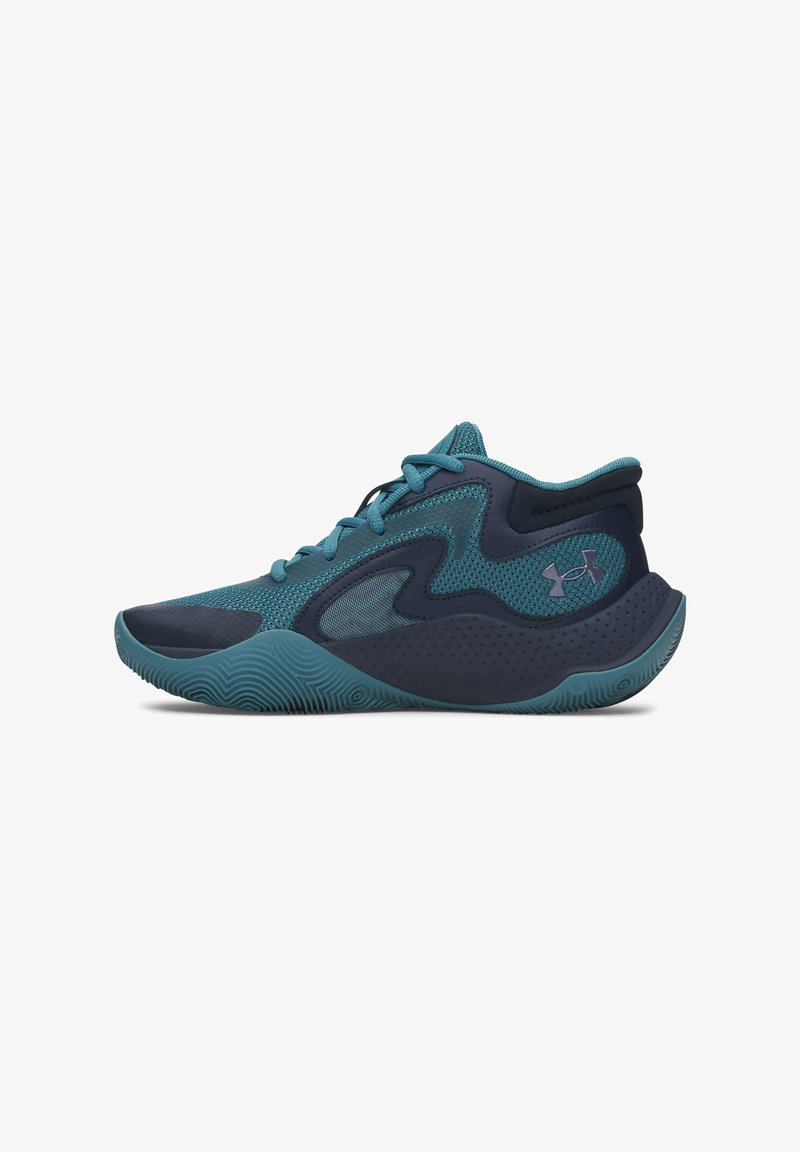Chaussure de sport turquoise avec des accents en mesh et synthétique, dotée d'une semelle extérieure texturée, d'un col rembourré et de détails contrastants bleu marine.