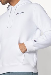 Champion ICONS HOODED SMALL LOGO - Jersey con capucha - white