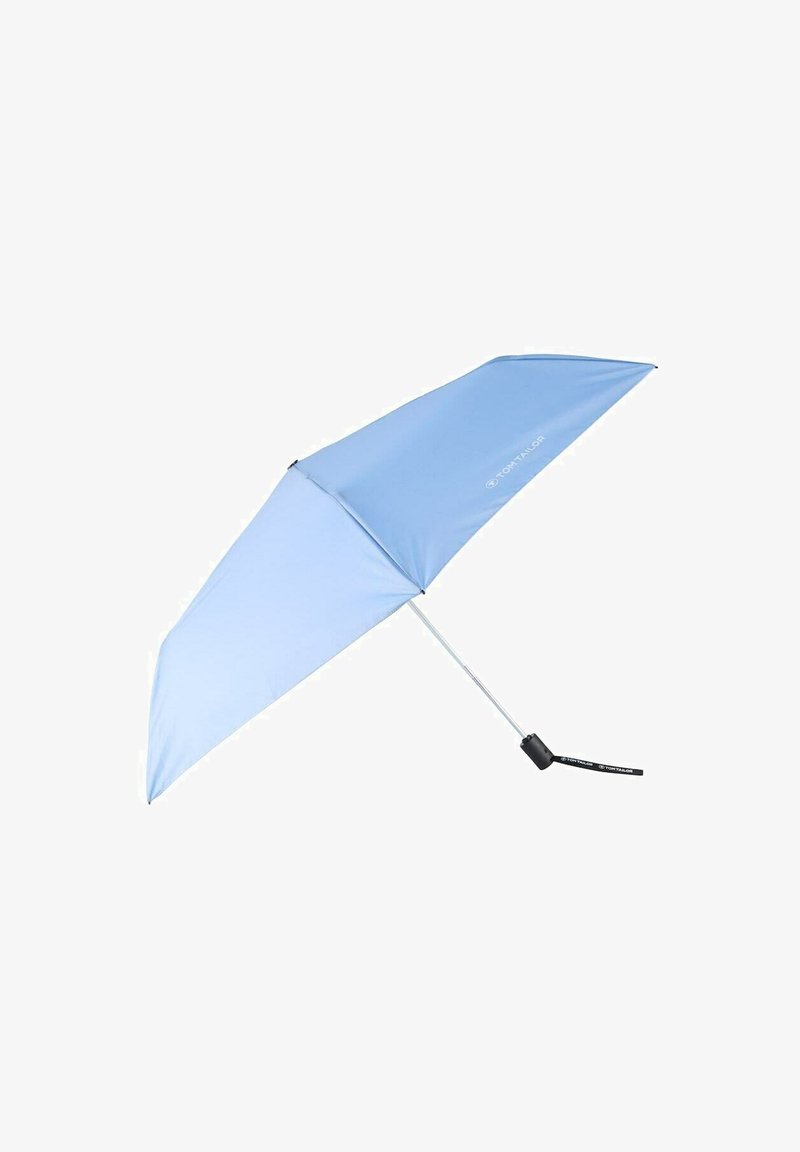 Jasnoniebieski parasol z aluminiową ramą, o spiczastym kształcie czaszy i czarnym uchwycie z detalem logo.