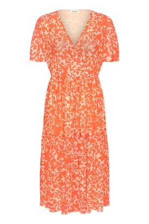 Robe portefeuille fleurie orange et rose pâle avec col en V, manches courtes, taille élastique et jupe midi à volants.