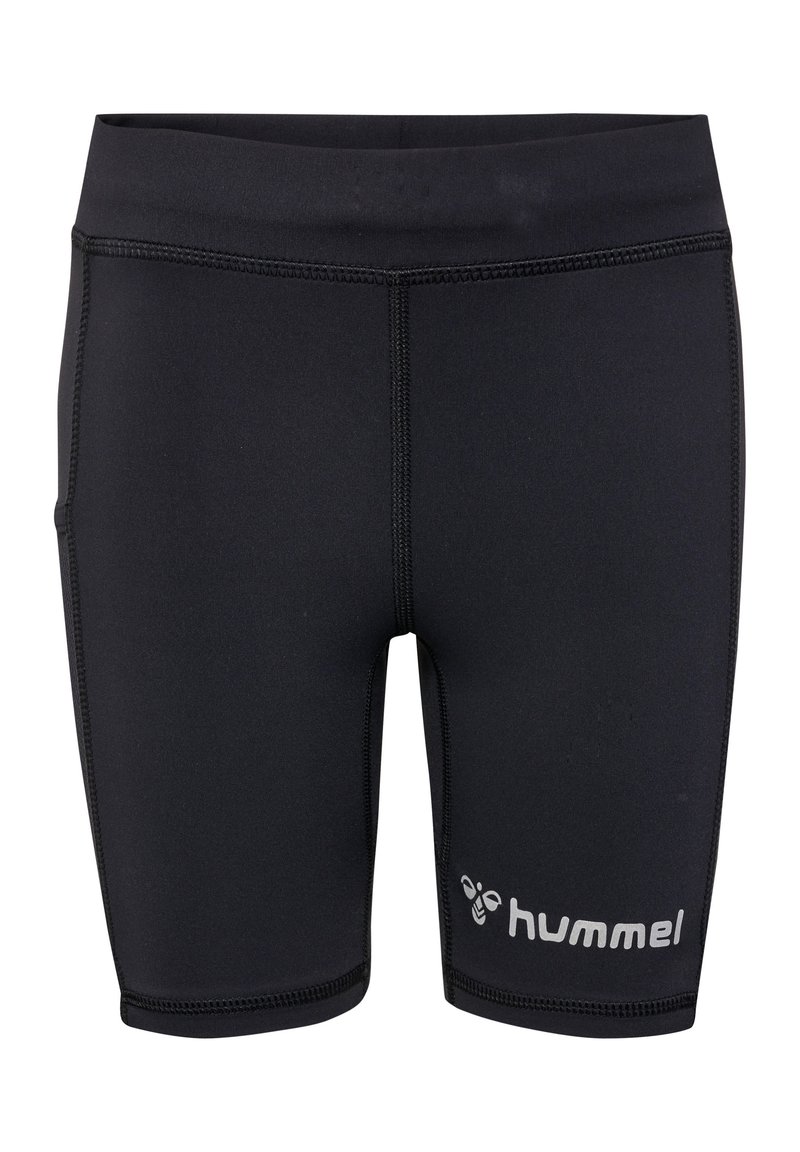 Sorte atletiske shorts lavet af strækbart materiale, med en tæt pasform, flade sømme og et reflekterende logo på den nedre venstre side.
